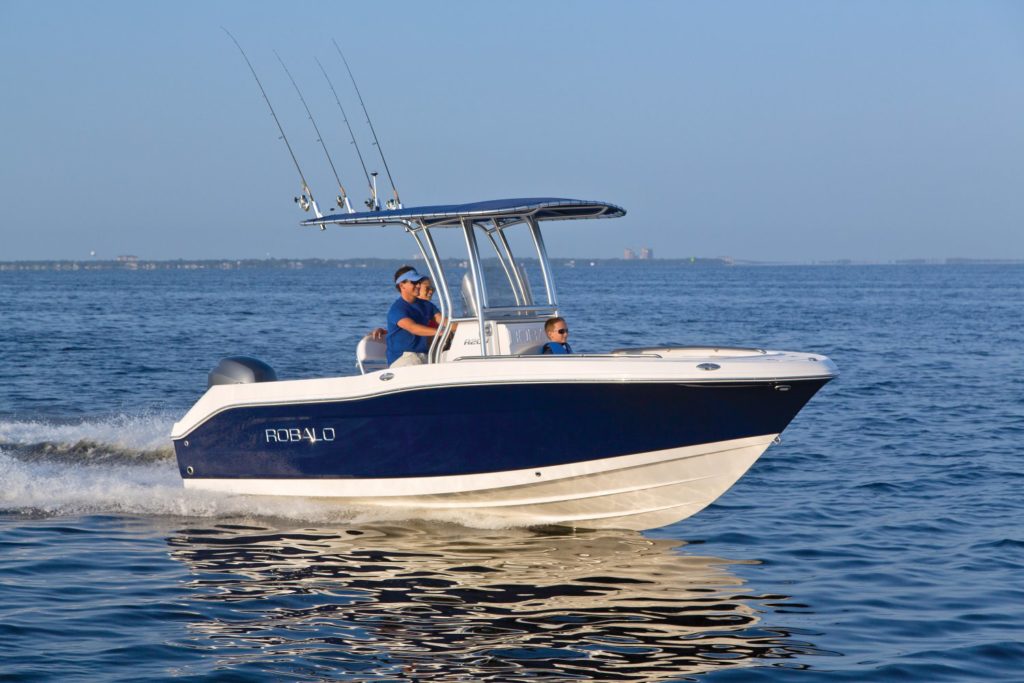 Robalo R200 Running