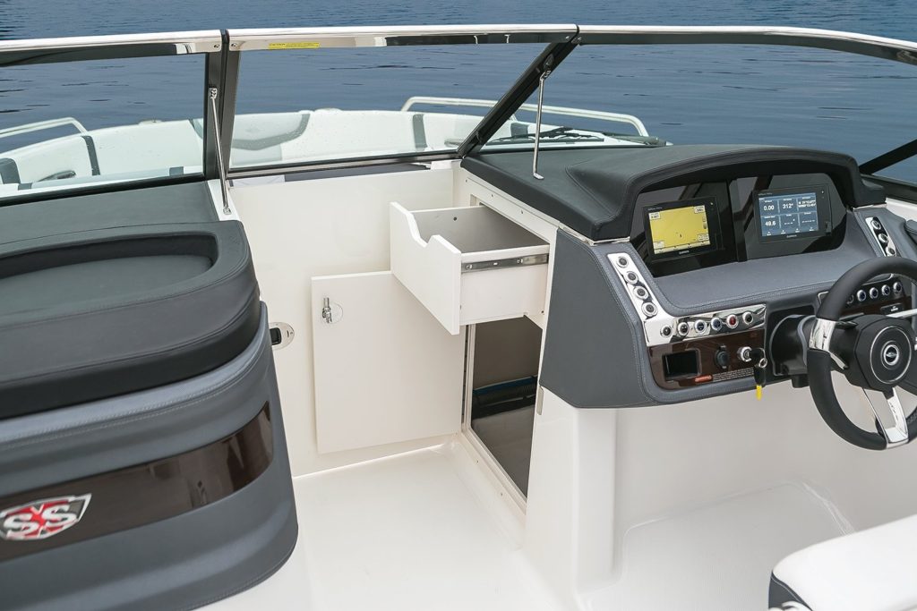 Chaparral 287 SSX Helm Storage